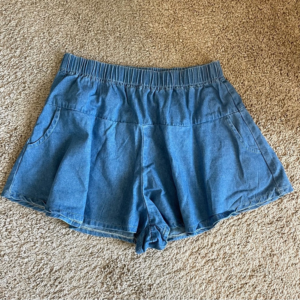 Women’s flowy shorts size M